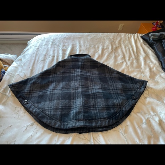 Trendy Cape Wool Coat - Picture 2 of 9